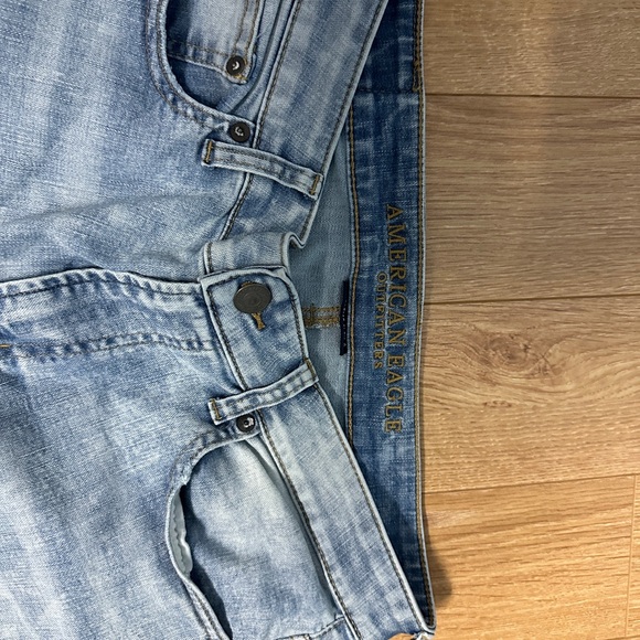 American Eagle - Light Blue Wash flex slim fit - Picture 2 of 3